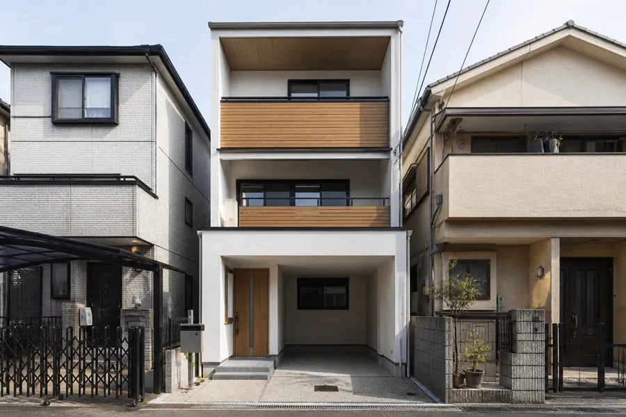 新しい3階建ての戸建