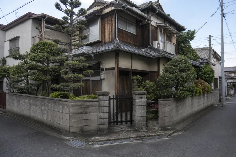 古い木造の戸建